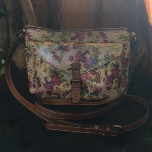 🌼🌸Patricia Nash gorgeous leather floral purse🌸